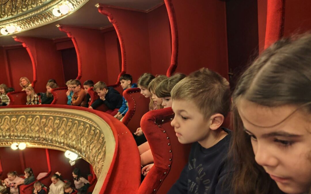 UČENICI 2. B RAZREDA UŽIVALI U PREDSTAVI „PALČICA“ U HNK VARAŽDIN